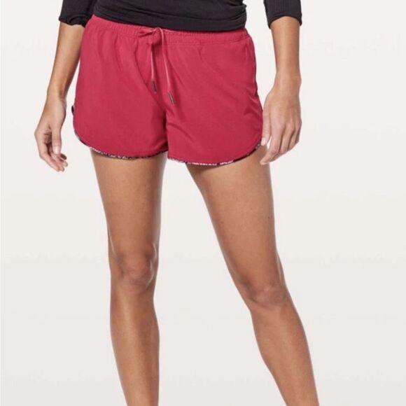 Lululemon Choose A Side Reversible Hot Pink Tropical Shorts 3” Inseam Size 8 - Picture 2 of 6